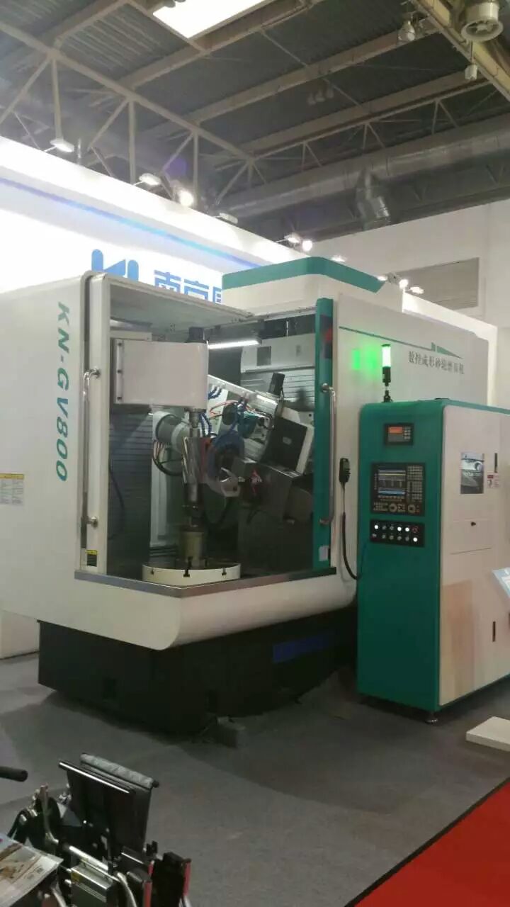 公司數(shù)控精密磨床、AGV產(chǎn)品及智能電動代步車產(chǎn)品亮相第十三屆中國國際機(jī)床（北京）展覽會。